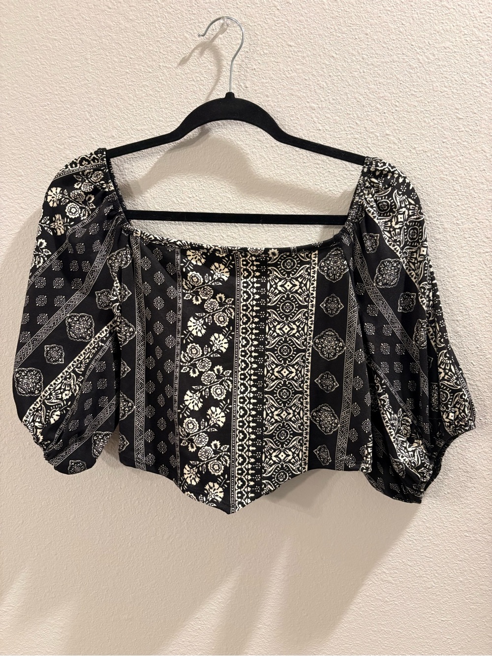 Altar'd State Black & White Printed Square-Neck Puff Sleeve Crop Top